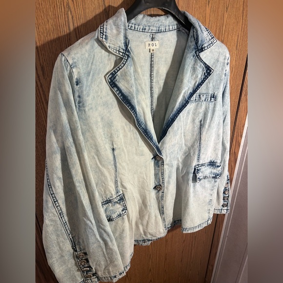 POL Uptown Girl Woven Light Wash Denim Jacket - Picture 4 of 10